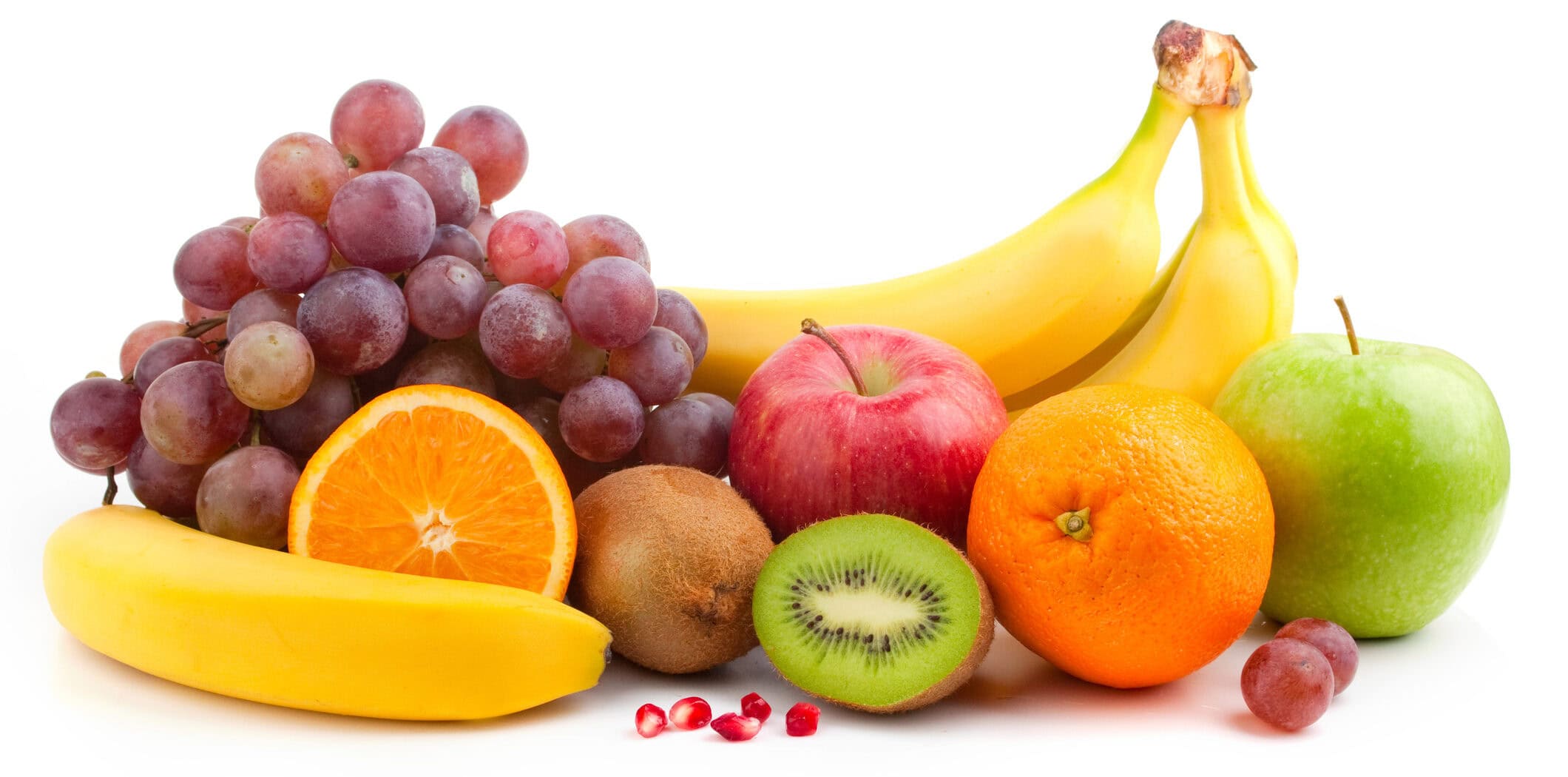 Bunte Auswahl an frischem Obst, inklusive Trauben, Bananen, Apfel, Orange, Kiwi und mehr.